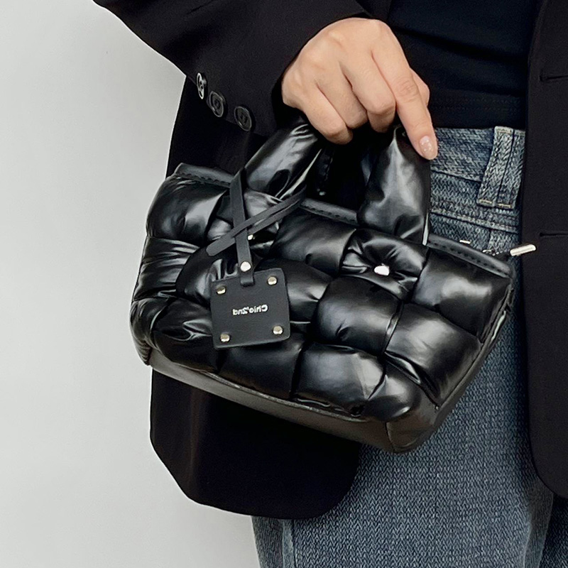 Women Bags In Trend - 블랙 다운 백 토트백 패션 다용도